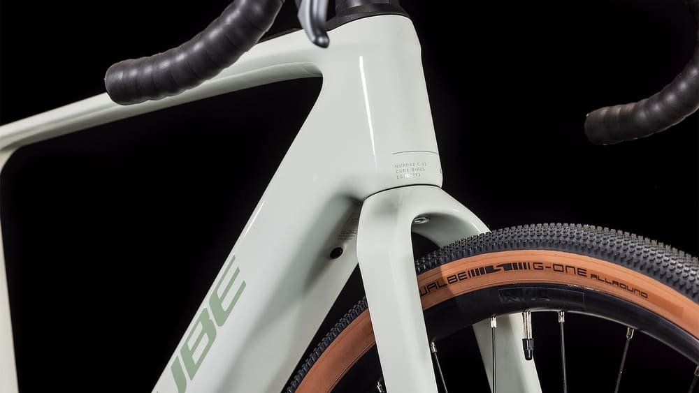 CUBE NUROAD HYBRID C:62 Race 400X Gravel E-Bike 2025 desertstone / green – Bild 6